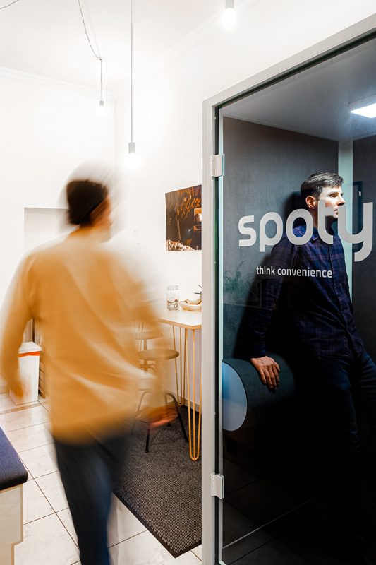 Budki akustyczne Spoty w przestrzeni biura coworkingowego Yolk 02