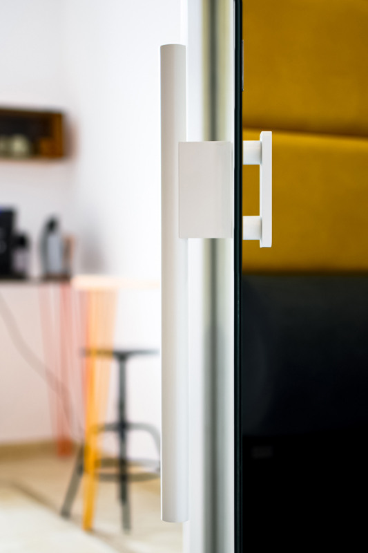 Budki akustyczne w przestrzeni biura coworkingowego Yolk